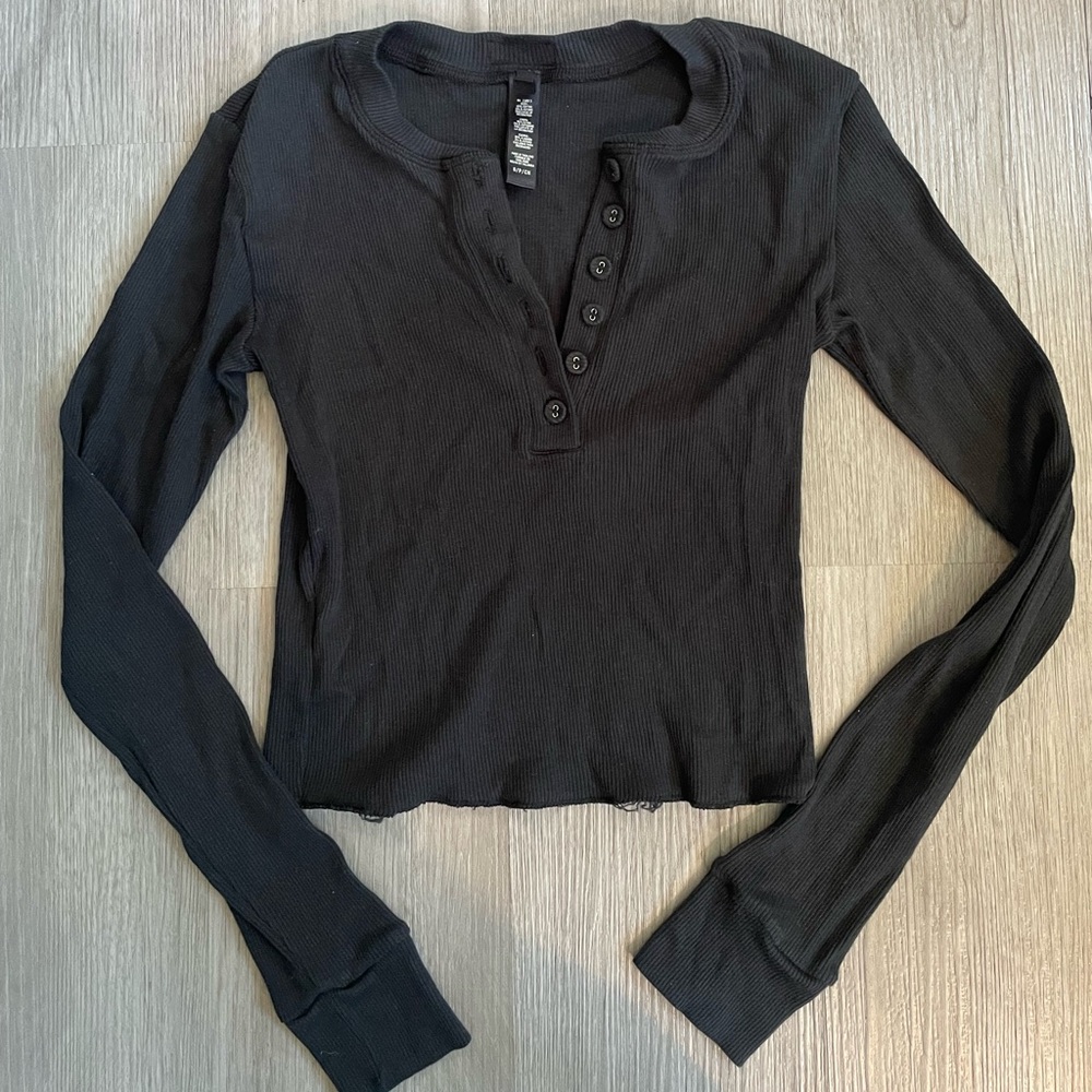 Skims Cotton Rib Long Sleeve Cropped Henley Soot Black size Small - Picture 5 of 9